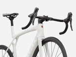 Trek Madone SL 5 Gen 8 Era White Preview_6a6dbb32afec6446f7012b3f_madonesl5-27-57653-c-alt4_result